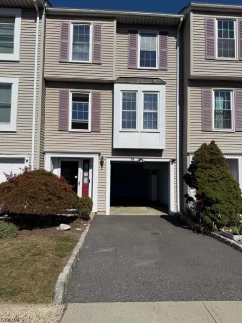 35 Greenwood Lake St, Newark, NJ 07104