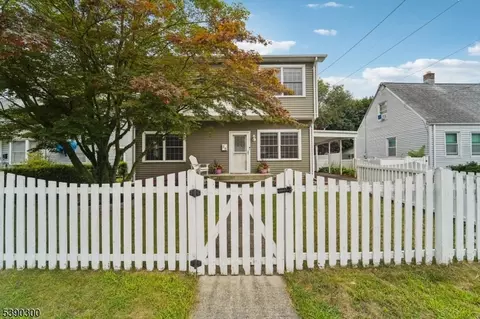 25 Bergen Ave, Wanaque Boro, NJ 07420