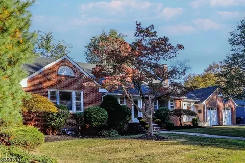 82 Kempson Pl, Metuchen, NJ 08840