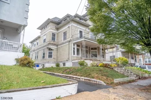 85 Osborne Ter, Newark, NJ 07108