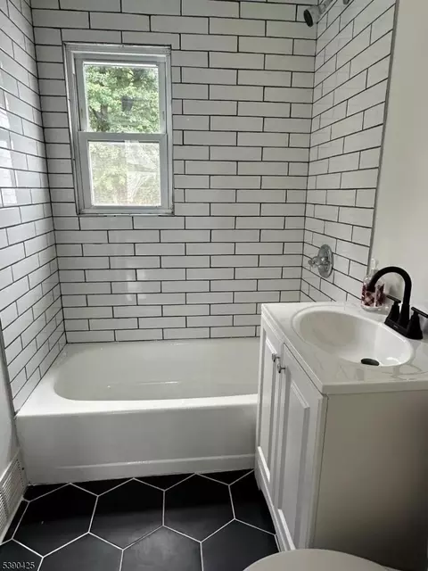 62 Macarthur Dr, Edison, NJ 08837 photo 9