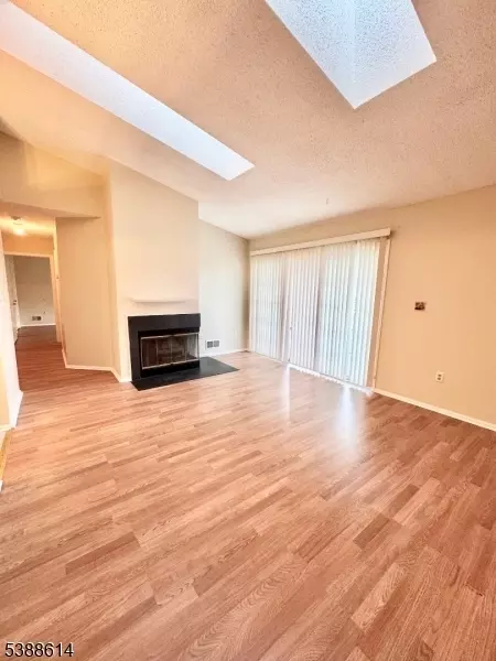 130 Lindsey Ct, Franklin Park, NJ 08823