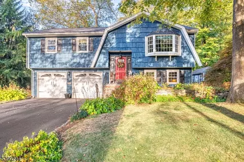 3 Jean St, Vernon, NJ 07462