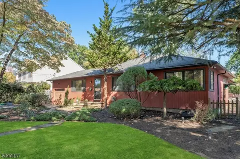 192 Valley Rd, River Edge, NJ 07661