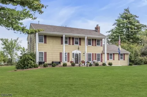28 Hillcrest Rd, Hillsborough, NJ 08844
