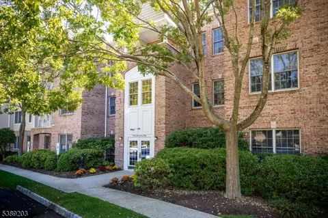 11 Zachary Way, Mount Arlington, NJ 07856