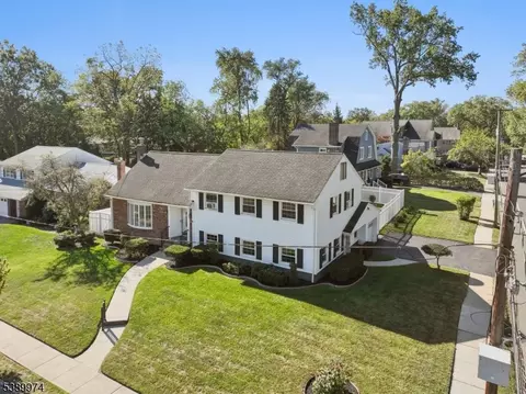 61 Country Club Ln, Springfield, NJ 07081