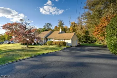 9 Commodore Dr, Lake Hopatcong, NJ 07849