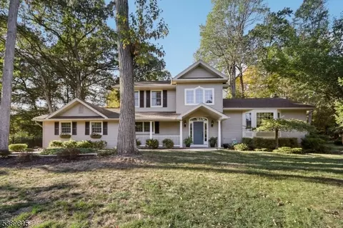 7 Holly Dr, Randolph, NJ 07869
