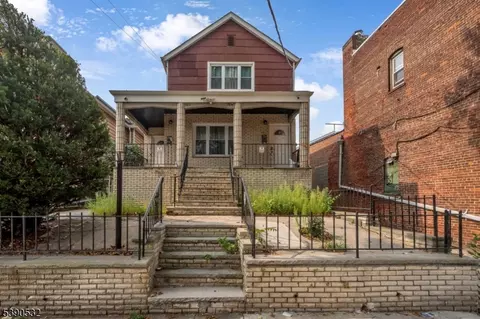 76 W 25th St, Bayonne, NJ 07002