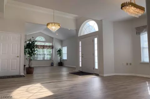 29 Medici Dr, Somerset, NJ 08873