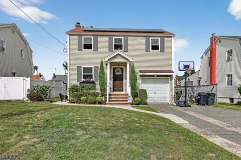 207 Palsa Ave, Elmwood Park, NJ 07407