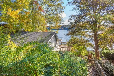 2102 Lakeside Dr, Highland Lakes, NJ 07422
