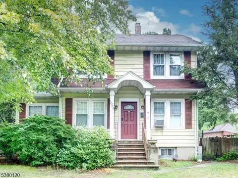 1093 Lynwood Ave, New Milford, NJ 07646
