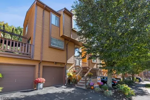 3 Flintlock Ter, Rockaway, NJ 07866