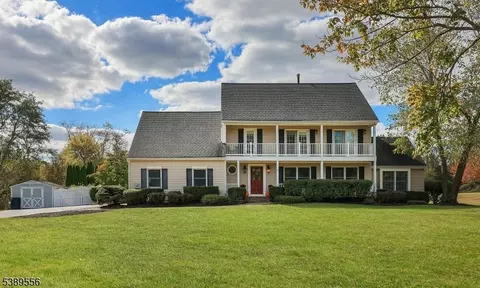 4 Chamberlain Rd, Flemington, NJ 08822