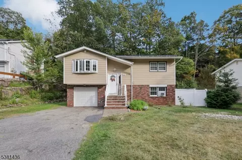 23 Fordham Trl, Hopatcong, NJ 07843