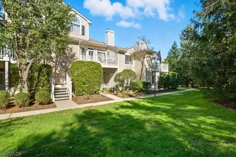 86 Wescott Rd, Bedminster, NJ 07921