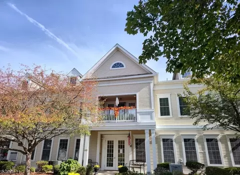 4002 Brookfield Glen Dr, Belvidere, NJ 07823