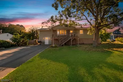 25 Boom Ln, Brick Twp, NJ 08723