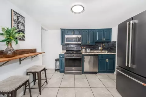 7 Calumet St, Newark, NJ 07105