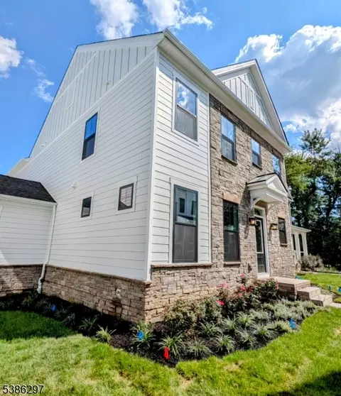 28 Willow Ln, Parsippany, NJ 07054