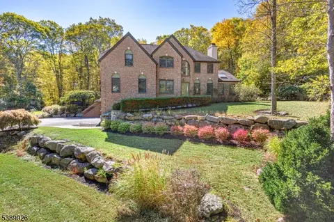 7 Stonehedge Dr, Stockholm, NJ 07460
