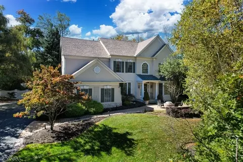 43 Spruce Hollow Rd, Green Brook, NJ 08812