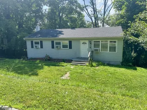 54 Summit Rd, Hamburg, NJ 07419