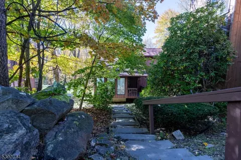 13 Village Way #E7, Vernon, NJ 07462