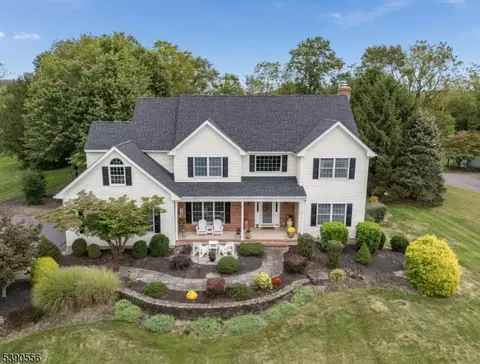 6 Cheshire Ct, Lebanon, NJ 08833