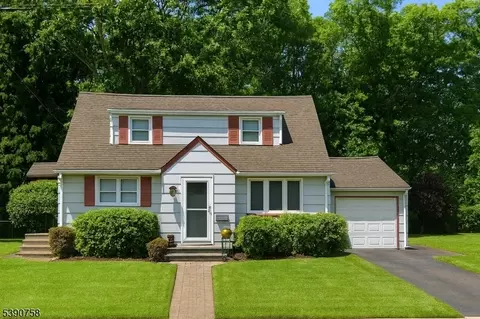 798 Pinewood Rd, Union, NJ 07083