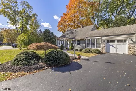 26 Brookside Ave, Pompton Plains, NJ 07444