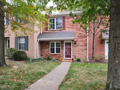 24 Sycamore Ct, Lawrence Township, NJ 08648