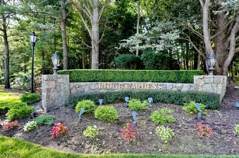 2009 Hawthorne Ln, Mahwah, NJ 07430