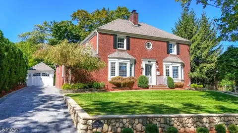 16 W Lincoln St, Verona, NJ 07044