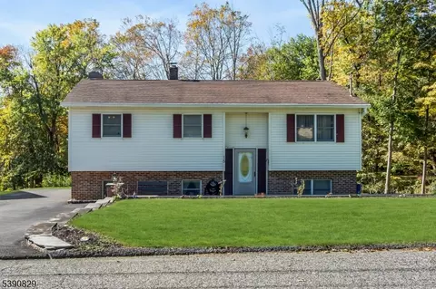 15 Henderson St, Oxford, NJ 07863