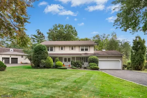 232 Beechwood Ct, Mountainside, NJ 07092