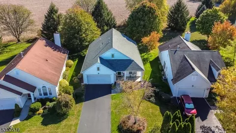 4 Ascot Dr, Belvidere, NJ 07823