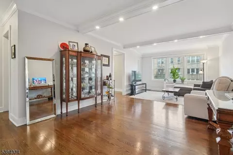 5 Roosevelt Pl #1A, Montclair, NJ 07042
