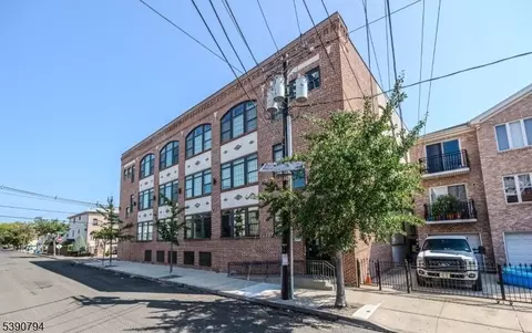 88 Saint Francis St #1A, Newark, NJ 07105