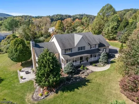 2690 Greens Dr, Hellertown, PA 18055