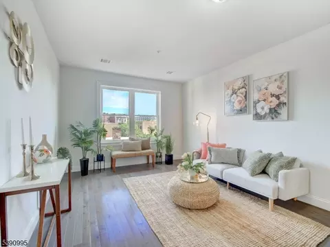 90 Clinton Ave #403, Newark, NJ 07114