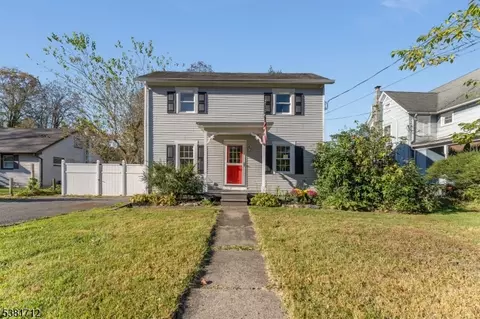 37 Decatur St, Columbia, NJ 07832