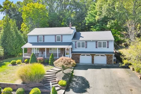 33 Hillside Dr, North Haledon, NJ 07508
