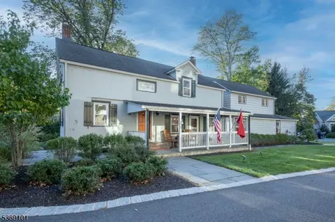 2 Peacock Ln, Mendham, NJ 07945