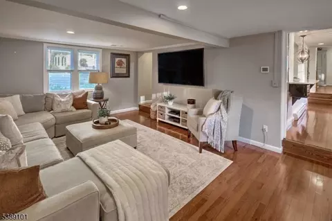 2 Peacock Ln, Mendham, NJ 07945 photo 11