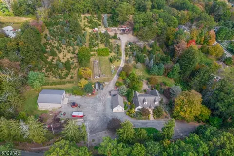 312 Naughright Rd, Long Valley, NJ 07853