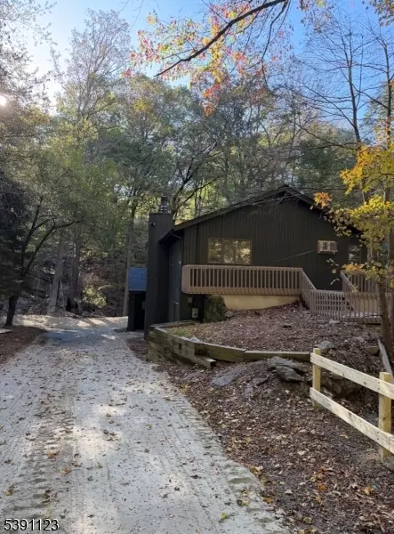 4 Harbor View Dr, Byram Twp, NJ 07821