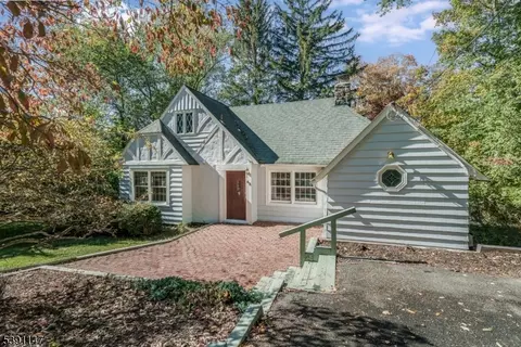 43 Hilltop Trl, Sparta, NJ 07871